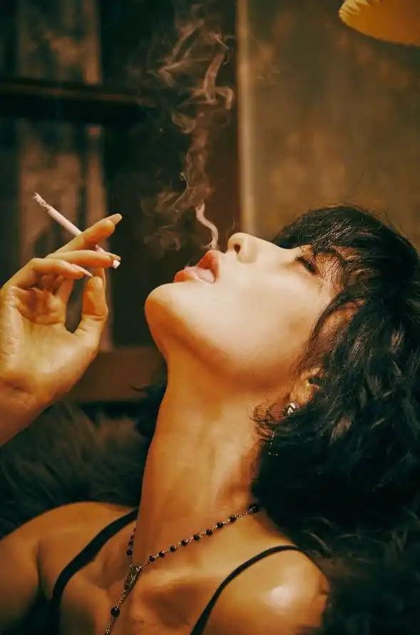 精品黄色在线播放：必须远离的法律禁区与身心危害